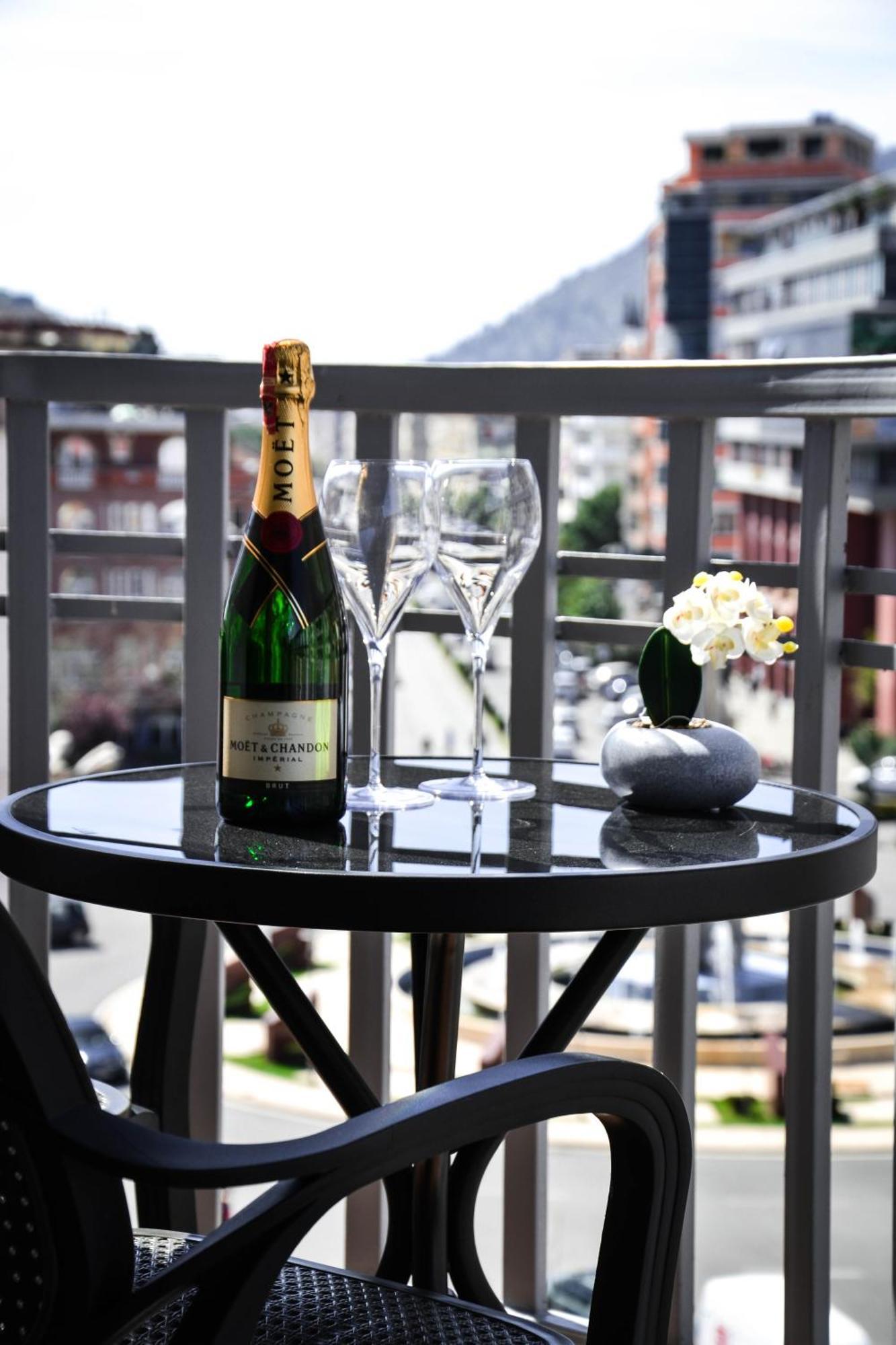 Horizont Apart-Hotel Shkoder Exterior photo